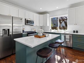2211 SW 103rd Place, Seattle WA 98146