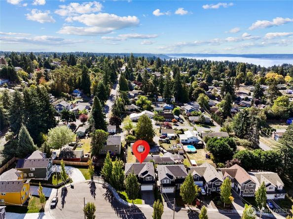 2211 SW 103rd Place, Seattle WA 98146