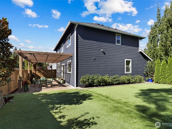 2211 SW 103rd Place, Seattle WA 98146