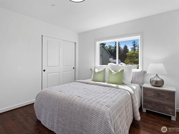 2211 SW 103rd Place, Seattle WA 98146