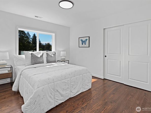 2211 SW 103rd Place, Seattle WA 98146