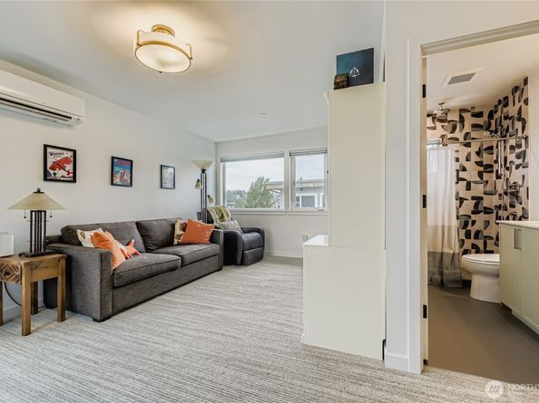 3649 Francis Avenue N A, Seattle WA 98103