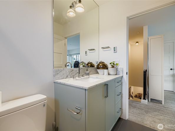 3649 Francis Avenue N A, Seattle WA 98103