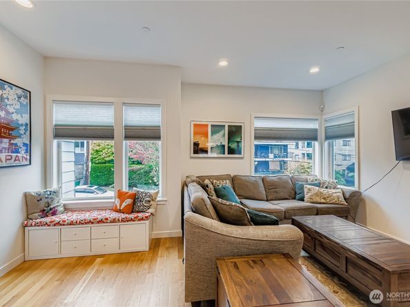 3649 Francis Avenue N A, Seattle WA 98103