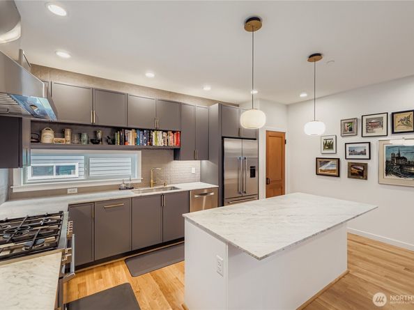 3649 Francis Avenue N A, Seattle WA 98103