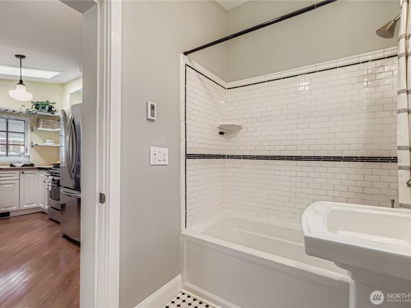 359 N 75th Street, Seattle WA 98103