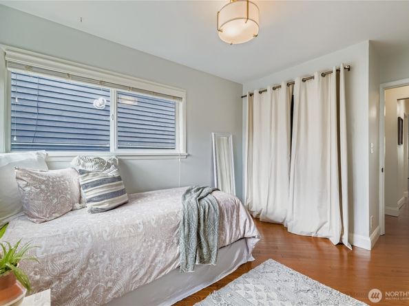 359 N 75th Street, Seattle WA 98103