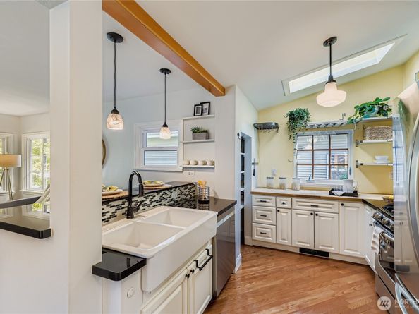 359 N 75th Street, Seattle WA 98103