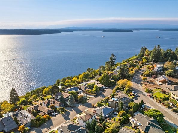 10819 44th Avenue SW, Seattle WA 98146