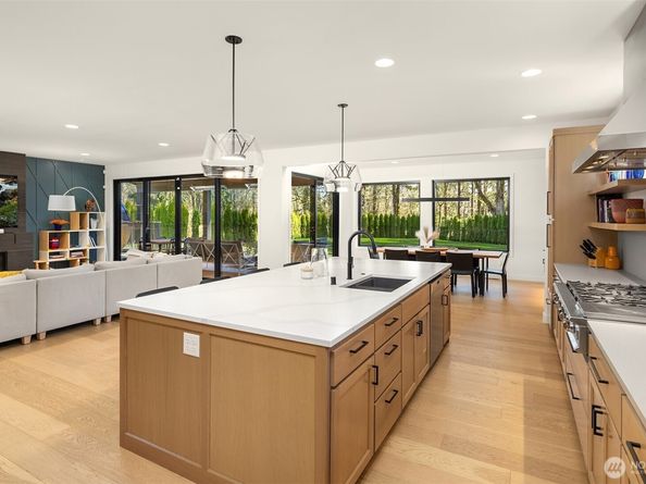 20300 166th Avenue NE, Woodinville WA 98072