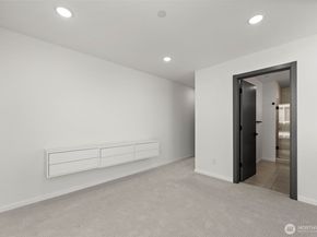 826 NW 52nd Street C, Seattle WA 98107