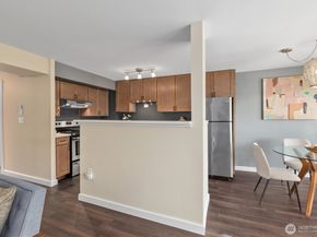 1740 Melrose Avenue 203, Seattle WA 98122