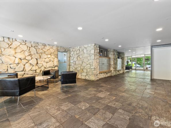 1740 Melrose Avenue 203, Seattle WA 98122