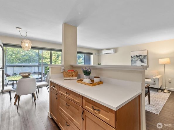 1740 Melrose Avenue 203, Seattle WA 98122