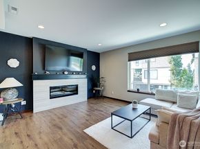17819 19th Avenue W, Lynnwood WA 98037