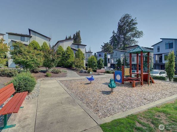 17819 19th Avenue W, Lynnwood WA 98037