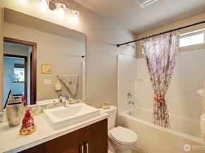 17819 19th Avenue W, Lynnwood WA 98037