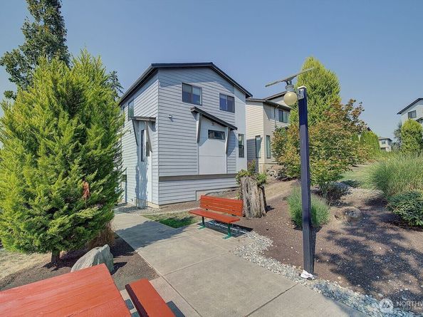 17819 19th Avenue W, Lynnwood WA 98037