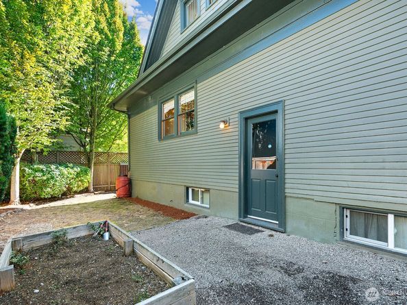 822 24th Avenue, Seattle WA 98122