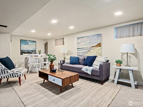 822 24th Avenue, Seattle WA 98122