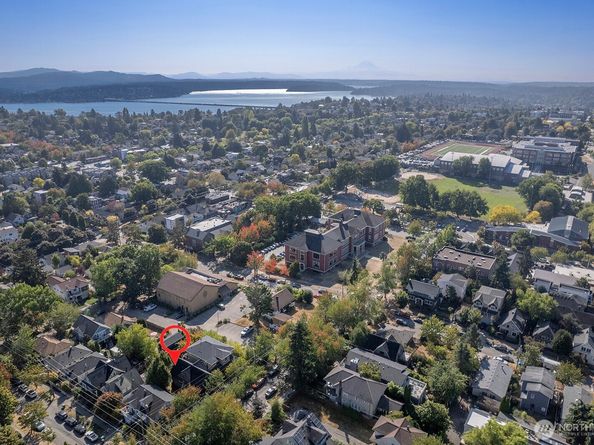 822 24th Avenue, Seattle WA 98122