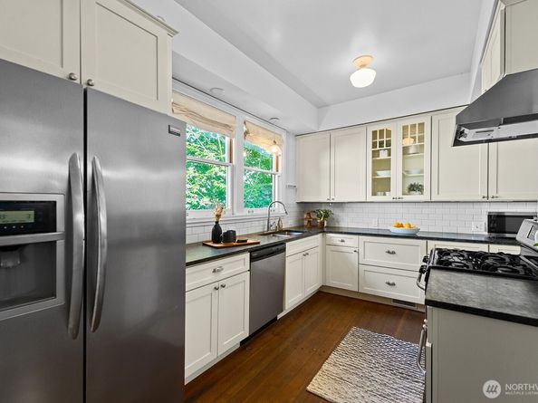 822 24th Avenue, Seattle WA 98122