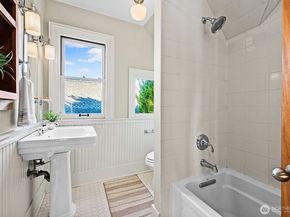 822 24th Avenue, Seattle WA 98122