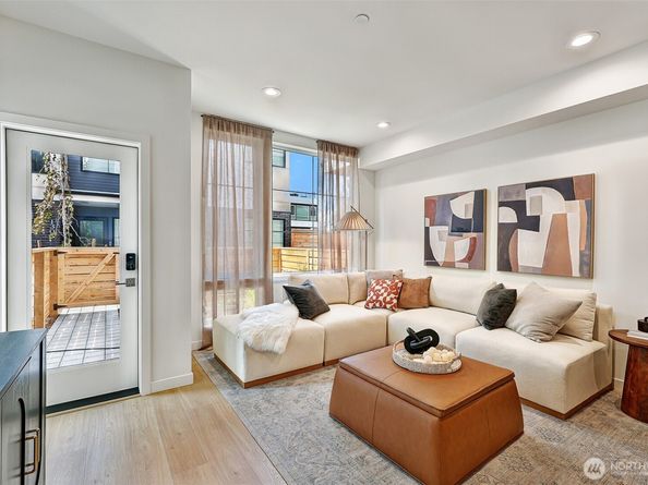 1301 D 31st Avenue S, Seattle WA 98144
