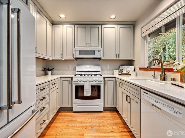 20791 Nachant Drive NE, Indianola WA 98342