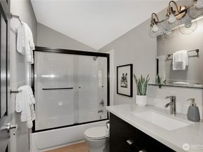 1533 18th Avenue S 5, Seattle WA 98144