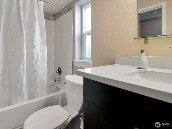 1533 18th Avenue S 5, Seattle WA 98144
