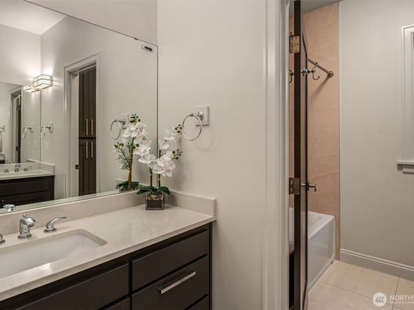 5249 36th Avenue NE, Seattle WA 98105