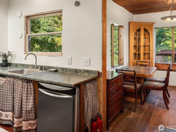 10320 SW Cove Road, Vashon WA 98070