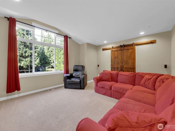 20021 NE 194 Street, Woodinville WA 98077