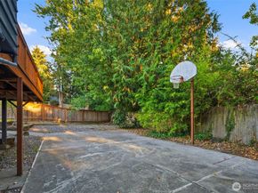 14831 NE 14th Street, Bellevue WA 98007