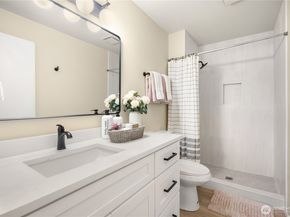 717 122nd Avenue NE B1, Bellevue WA 98005