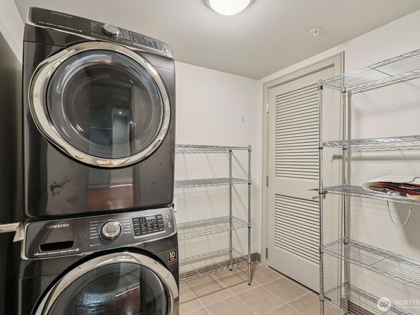 10650 NE 9th Place 521, Bellevue WA 98004