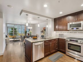 10650 NE 9th Place 521, Bellevue WA 98004