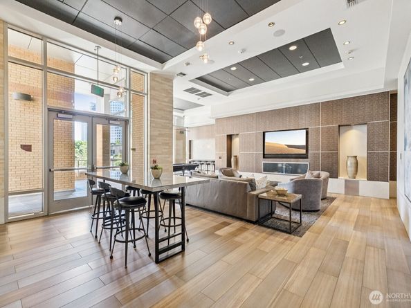 10650 NE 9th Place 521, Bellevue WA 98004