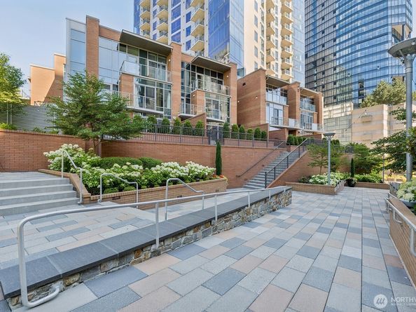 10650 NE 9th Place 521, Bellevue WA 98004