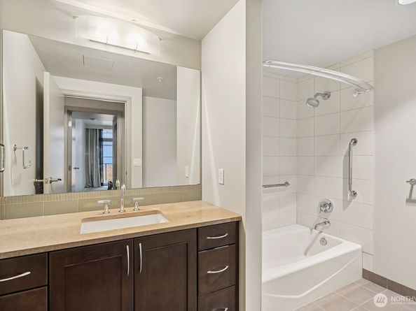 10650 NE 9th Place 521, Bellevue WA 98004