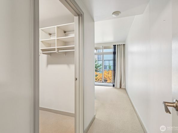 10650 NE 9th Place 521, Bellevue WA 98004