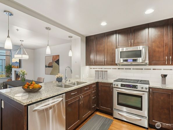 10650 NE 9th Place 521, Bellevue WA 98004