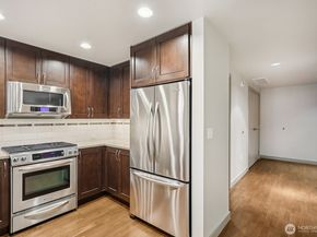 10650 NE 9th Place 521, Bellevue WA 98004