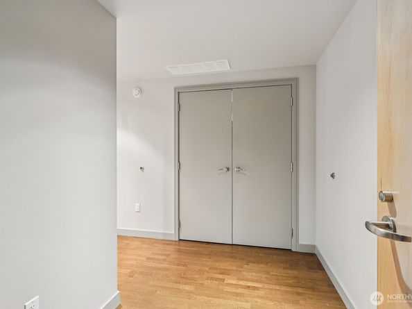 10650 NE 9th Place 521, Bellevue WA 98004