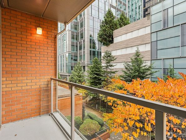 10650 NE 9th Place 521, Bellevue WA 98004