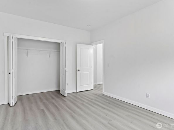 20352 105th Court SE, Kent WA 98031