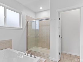 20352 105th Court SE, Kent WA 98031