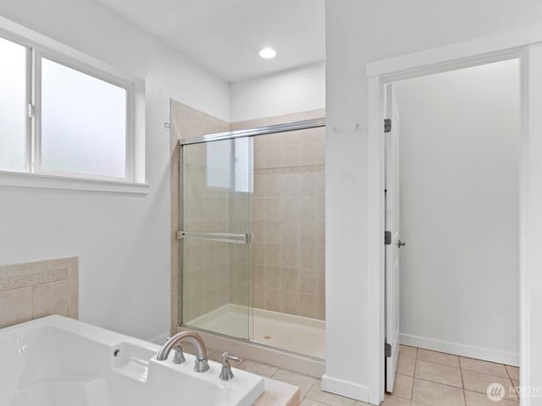 20352 105th Court SE, Kent WA 98031