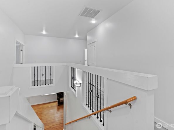 20352 105th Court SE, Kent WA 98031